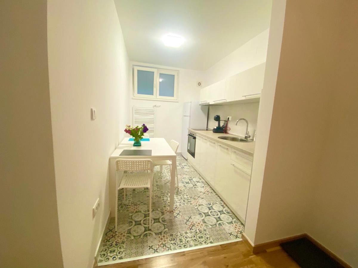 Appartamento Uptown Girl Belgrado Esterno foto